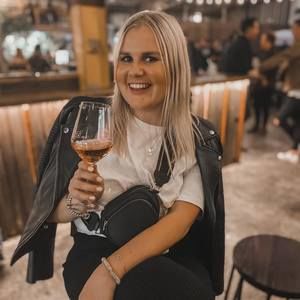 Meet your Posher, Caitlin